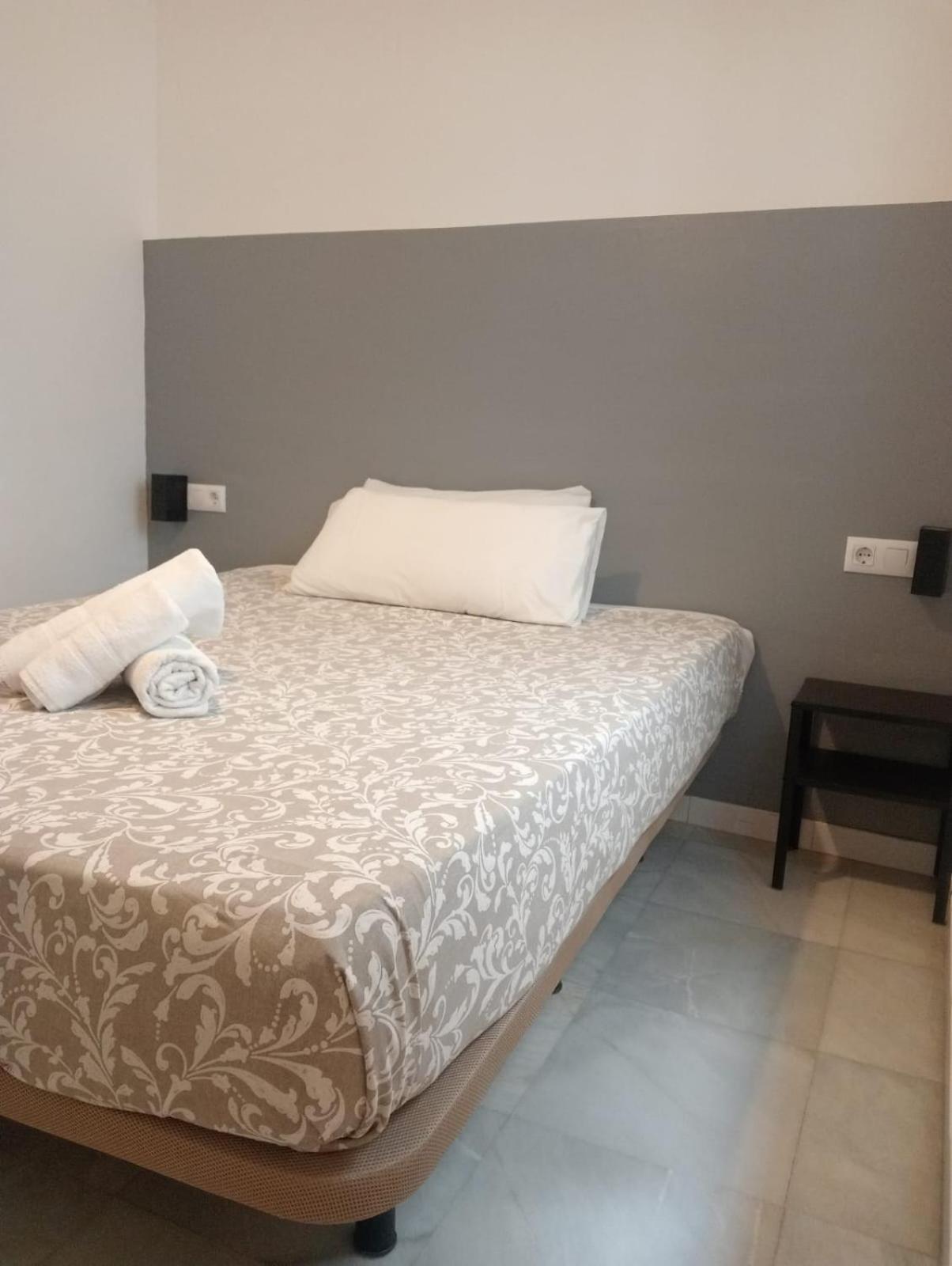 C Palacio Parking Segun Disponibilidad Siviglia Esterno foto